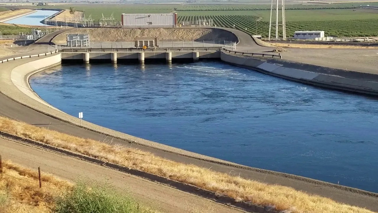 Flat Earth Canals do not flow down hill or by gravity